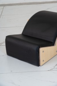 Correcteur de posture en bois de qualité supérieure, cuir microfibre, machine de Pilates, logo et couleur personnalisés pour salle de sport à domicile de luxe et rééducation médicale - Product Image 2