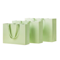 Bolsa de papel logotipo impreso personalizado ropa de lujo bolsas de papel de compras Boutique bolsa de papel de regalo reciclable con cuerda de cinta