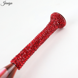 Spazzola <span class=keywords><strong>per</strong></span> la pulizia delle unghie con manico a calice liquido intarsiato con strass rossi e setole in nylon, molto venduta - Product Image 3