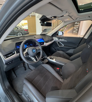 BMW iX1 25L M Sport Électrique Automatique Gauche d'occasion 2023 comme neuf, faible kilométrage 3349 km, un seul propriétaire, peinture d'origine, prêt à l'exportation