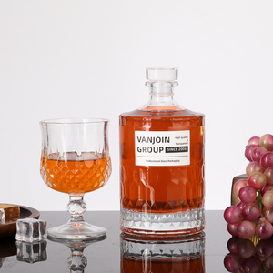 Bouteilles rondes de vin, whisky et <span class=keywords><strong>cidre</strong></span>, saké et <span class=keywords><strong>gin</strong></span> de 500ml avec logo transparent en relief Bouteilles de liqueur alcoolisée en verre de brandy avec bouchon en verre - Product Image 5