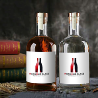Bouteilles de vodka en verre transparent personnalisables pour la mise en marque de spiritueux haut de gamme avec plusieurs tailles et options d'impression de logo
