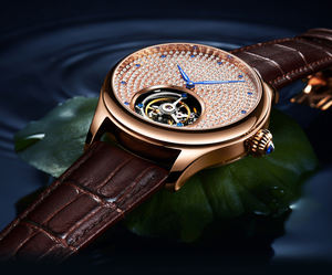 Montre de luxe pour homme, cadran de 42 mm avec saphir et tourbillon en or rose, style aiguille en cuir sertie de diamants - Product Image 3