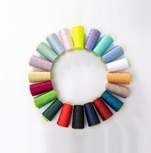 Factory Supply Multi Farben 40/2 3000yds Gefärbt gesponnen 100% Polyester Nähgarn Starke Nähgarne - Product Image 5