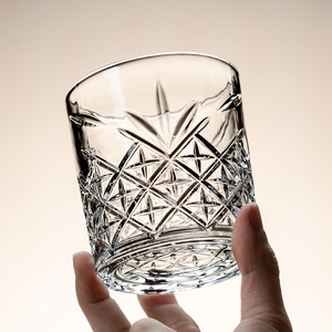 Colección de Vasos de Vidrio Repujado Vintage: Eleva tu Estilo en Bebidas - Product Image 5