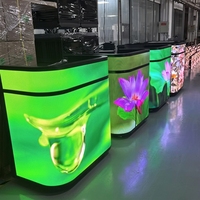 Écran LED d'intérieur sur pied de taille personnalisée pour console DJ, bar, station de radio musicale ou réception