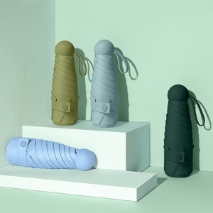 Mini <span class=keywords><strong>parapluie</strong></span> de poche 5 plis de haute qualité avec poignée ronde pour les voyages et la rentrée scolaire cadeau promotionnel <span class=keywords><strong>parapluie</strong></span> ouvert <span class=keywords><strong>à</strong></span> la main - Product Image 6