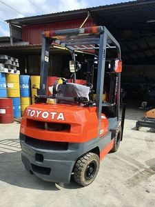 Montacargas Diésel Usado de 2 Toneladas con Certificación CE, 4WD, Contrapesado, Cumple con VerpackG, Equipo Original Japonés para Manejo de Materiales - Product Image 3
