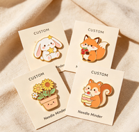 En gros, épingles de revers personnalisées en émail souple, motifs dessin animé (desserts, chat, lapin), avec carte de support, pour cadeau de collection artistique