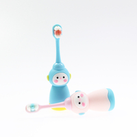 Brosse à dents pour bébé et tout-petit à poils super fins, design robot mignon, emballage personnalisé en boîte PET, prix d'usine