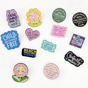 Vente en gros de badges personnalisés en métal, motifs de personnages de dessins animés mignons, épingles de col, badges en émail souple ou dur sur mesure - Product Image 1