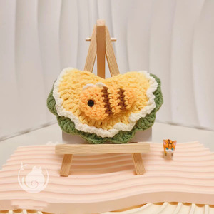 Handmade knitted cat bib, woolen scarf, drool bib, cute bow accessory for dogs - Product Image 2