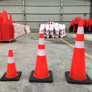 Beijing Roadsafe Traffic Sign 18 "45cm PVC + Base negra Conos de estacionamiento de seguridad de plástico - Product Image 1