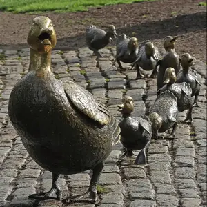 户外花园街搞笑真人大小队列青铜鸭雕塑