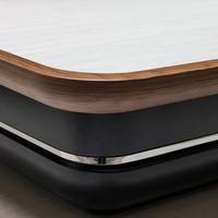 Table basse moderne intemporelle et chaleureuse, ton cacao intense, surface lisse, confectionnée, 150 cm, durable, pratique, pour usage commercial, un élément d'ambiance.