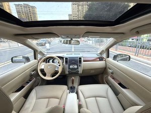 Nissan Tiida 2009 1.6 JE <span class=keywords><strong>Tech</strong></span> <span class=keywords><strong>Auto</strong></span>, Funciones Inteligentes y Conducción Suave, Excelente Paquete de Valor - Product Image 4