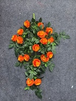 Großhandel Hängende Blumen Künstliche Rosengirlande Seidenrosen Blumen für Hochzeitsdekoration