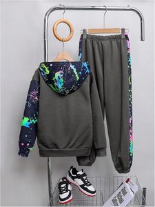 WDIRARA Jungen Vintage 2-teiliges Set mit buntem Grafikdruck, Langarm-Hoodie und Jogginghose, Trainingsanzug, 100% Nylon - Product Image 2