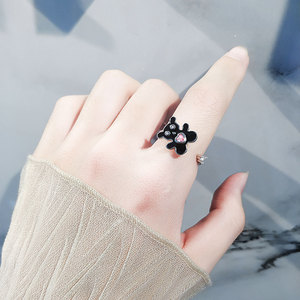 Anillo Giratorio de Oso de Peluche con Esmalte Negro, Zirconia Cúbica con Corte Corazón, Bañado en Oro sobre Cobre, Anillo Ajustable Abierto Antiestrés, Joyería para Niñas - Product Image 3