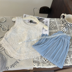 Nouvel ensemble d'été pour filles : débardeur sans manches en dentelle et pantalon plissé large en soie glacée, deux pièces - Product Image 1