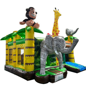 Le château gonflable de Safari World, adoré des enfants, avec des décorations d'entrée en forme de girafes et d'éléphants. - Product Image 4