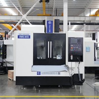 Centre d'usinage vertical haute précision VMC855, structure rigide BT40, performances stables, taille de table 1000x550 pour pièces métalliques