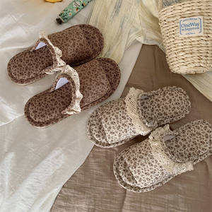 Pantuflas de Estilo Retro con Estampados Florales, Pantuflas de Interior de Algodón y Lino con Cordones, para Uso Diario, de PVC - Product Image 1