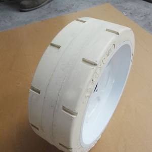 Pneus pleins Jiangsu Top Tire 12x4x9.25 en caoutchouc naturel non marquant pour nacelles élévatrices - Product Image 1