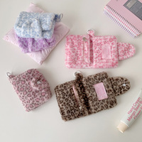 Porte-monnaie haut de gamme rose à imprimé léopard, sac de rangement portable pour cartes bancaires pour étudiants, sac à cartes polyvalent en peluche, sac pour écouteurs