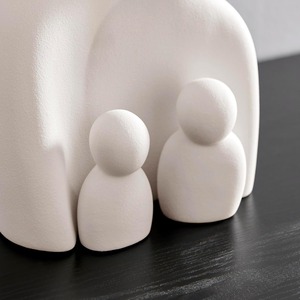 Crème Art Déco Trois Pièces Famille de 4 Sculpture Décorative Accent Mat PVC Sculpture Figure Set pour Anniversaire - Product Image 6