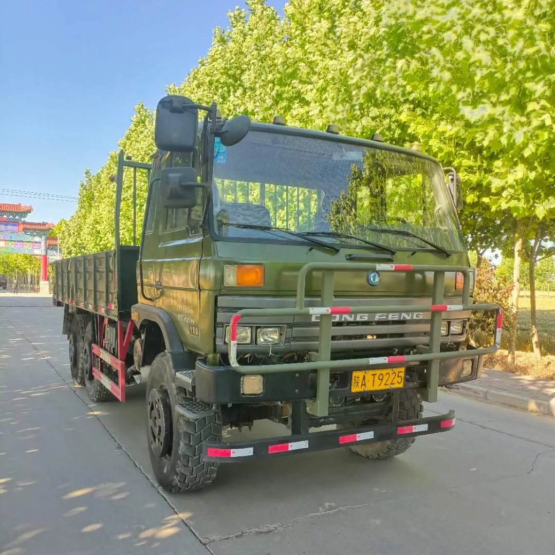 Usato Dongfen marca 6x6 fuoristrada Cargo Truck 246 con basso chilometraggio con motore Cummings