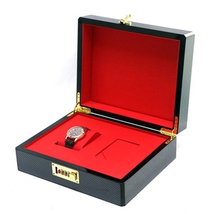 กล่องเก็บรหัสผ่านระดับไฮเอนด์ กล่องเก็บนาฬิกา ไม้คาร์บอนไฟเบอร์ พร้อมกุญแจรหัส รูปทรงสี่เหลี่ยมผืนผ้า เคลือบเงาสีแดง ภายในกล่องใส่บัตร <span class=keywords><strong>SVIP</strong></span> - Product Image 5