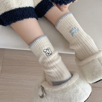 Meilleures ventes d'automne et d'hiver : chaussettes en laine à motif de chien de dessin animé, chaussettes épaisses et chaudes mi-mollet brodées pour femmes