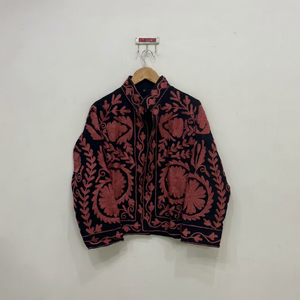 Chaqueta Corta Negra Étnica Bordada a Mano para Mujer, Estilo Vintage con Hilo Rosa, Inspirada en Suzani, Estilo Boho - Product Image 1