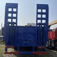 Camion grue à bras articulé HOWO 8x4 16T à conduite à droite avec benne hydraulique et benne élévatrice pour chargement d'excavatrices