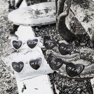 Occhiali da Sole a Forma di Cuore con Montatura Viola Personalizzata, Protezione UV400, Perfetti come Bomboniere per Matrimoni e Regali per Addii al Nubilato - Product Image 3