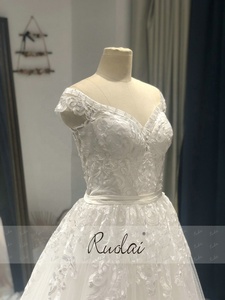 Ruolai OWD-H2430 dentelle appliques décolleté en V robe de mariée découpe a-ligne tribunal train robes de mariée pour les femmes - Product Image 3