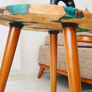 Mesas de Resina y Madera Hechas a Mano de Primera Calidad, Madera Maciza con Incrustaciones de Resina que Proporcionan una Estructura Duradera, un Diseño Elegante y Perfecto - Product Image 5