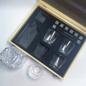 Ensembles de carafes à <span class=keywords><strong>whisky</strong></span> de <span class=keywords><strong>luxe</strong></span> au design classique Verres à <span class=keywords><strong>whisky</strong></span> en <span class=keywords><strong>cristal</strong></span> avec logo personnalisé Boîte en bois pour vin à usage personnel professionnel - Product Image 2