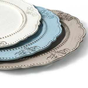 Bleu et Blanc Vintage Floral En Relief Chargeur Assiettes 33cm Décorations De Mariage Commande Minimum 100pcs Assiette En Plastique Plat - Product Image 3