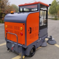 Nouvelle balayeuse électrique autoportée avec nettoyage haute pression, batterie 48V, efficacité 16000/h, réservoir d'eau de 100L pour utilisation en rue