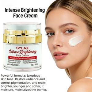 Crème Visage Éclaircissante Bio à la Vitamine C de Notre Marque, Hydratant Éclaircissant à la Busserole et à la <span class=keywords><strong>Tomate</strong></span> pour un Teint Uniforme - Product Image 5