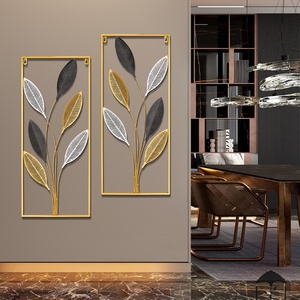 Décoration murale suspendue artisanale en métal Art Déco moderne, de luxe et écologique pour salon et entrée - Product Image 4