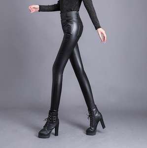 Pantaloni di <span class=keywords><strong>pelle</strong></span> per donna in primavera e autunno <span class=keywords><strong>leggings</strong></span> neri per capispalla nuovi pantaloni in PU a vita alta e peluche - Product Image 3