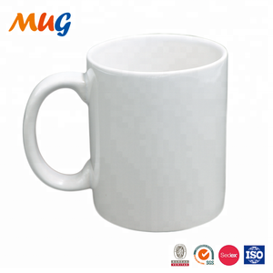 Vente en gros de tasses à café en céramique blanches personnalisées de 11 oz avec logo imprimé par sublimation <span class=keywords><strong>pour</strong></span> Noël - Product Image 2