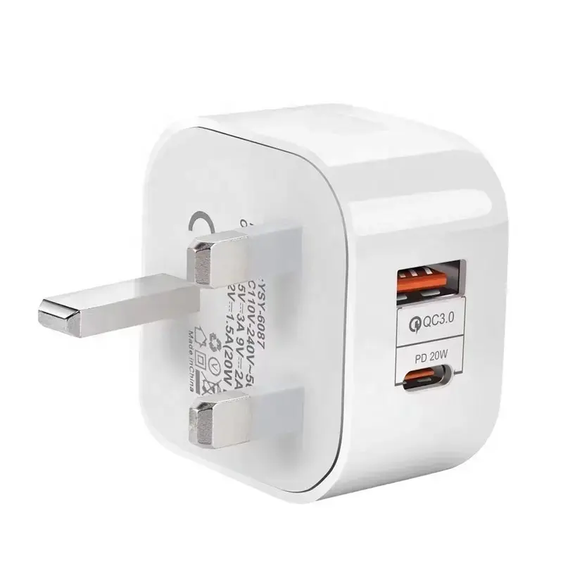 enchufe blanco del Reino Unido