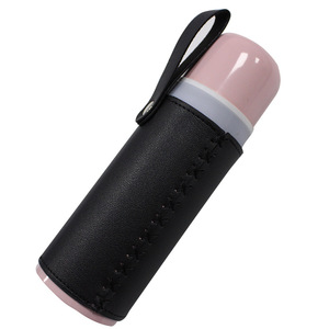 Fundas de cuero personalizadas para botellas de agua aisladas, fundas térmicas para botellas y fundas para vasos de bebidas cosidas a mano. - Product Image 1
