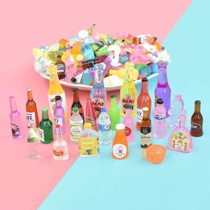 Mini botella de <span class=keywords><strong>vino</strong></span> tinto de resina, modelo de estilo moderno, casa de juego DIY, casa de muñecas, juguete, <span class=keywords><strong>precio</strong></span> bajo, botella de bebida en miniatura - Product Image 4