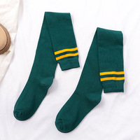 Chaussettes d'école en coton mi-hautes pour femmes, conception personnalisée ODM, bas de haute qualité, caractéristique transparente, couleur unie blanche, logo sur le corps