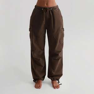 מכנסי ג'וגינג נשים עם לוגו בהתאמה אישית, שרוך במותן, גזרה רחבה, 100% כותנה, נגד כדוריות, עם כיסי קרגו - Product Image 6